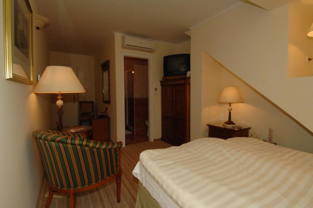 Hotel Romantik Eger Cameră foto