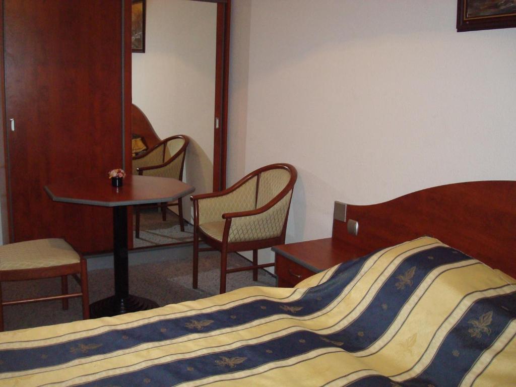Hotel Romantik Eger Cameră foto
